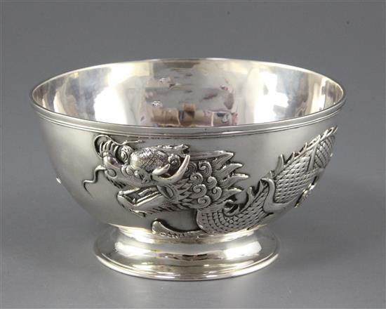 A late 18th/early 19th century Chinese Export silver circular bowl by Cumshing, Canton, 8.5 oz.